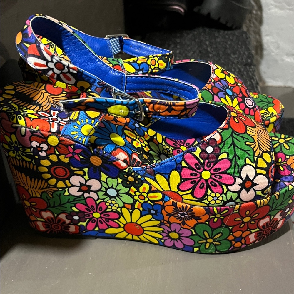 Bold Floral Platform Sandals - Multicolor - Picture 2 of 3